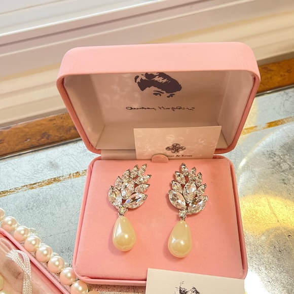 Audrey Hepburn Camrose & Kross Rhinestone Pearl Necklace W/ Teardrop Earring - Picture 7 of 8